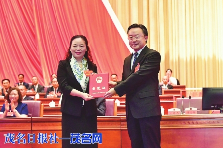 【硬核實力派，歷史見證】公信表決系統(tǒng)助力茂名市第十二屆人民代表大會